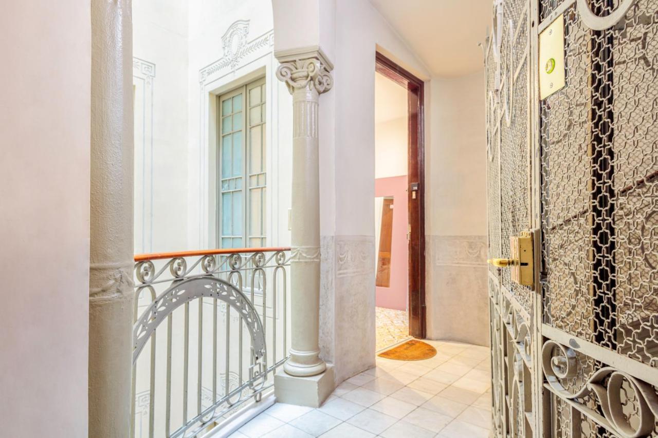 The Gaudi Suites II Барселона Екстериор снимка
